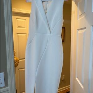 Elegant White Sleeveless Dress